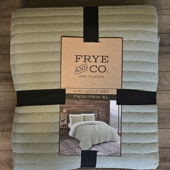 Frye and Co. Green Quilt Set Twin/Twin XL 2pc - Picture 2 of 3